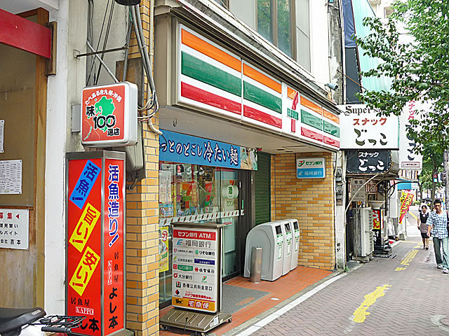 Convenience store. 600m to Seven-Eleven (convenience store)