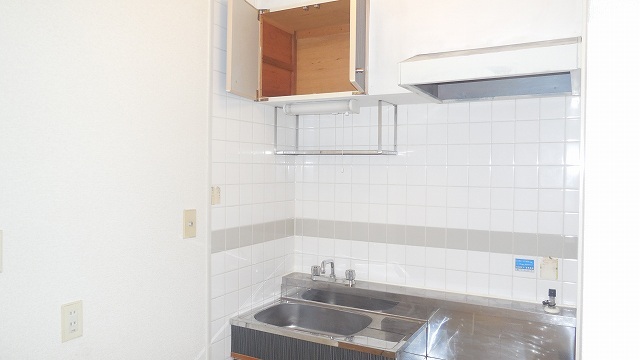 Other room space. Kitchen hanging cupboard