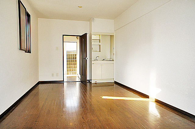 Living and room. Room 2