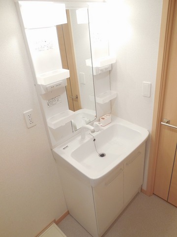 Other room space. Shampoo is a dresser equipped