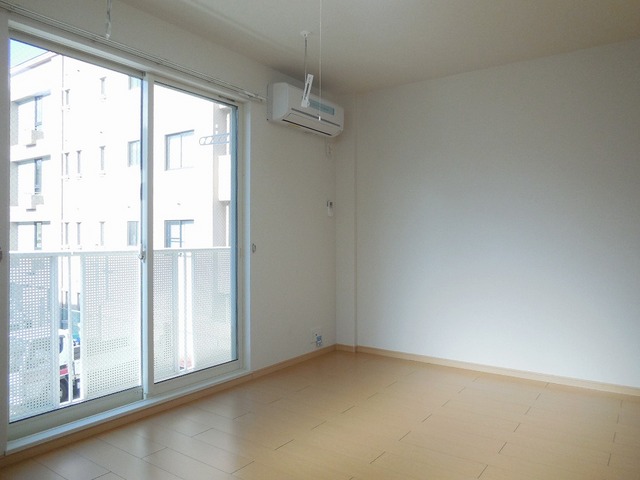 Other room space. Air conditioning It is with a dry indoor selection