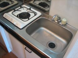 Kitchen. 1-neck with stove