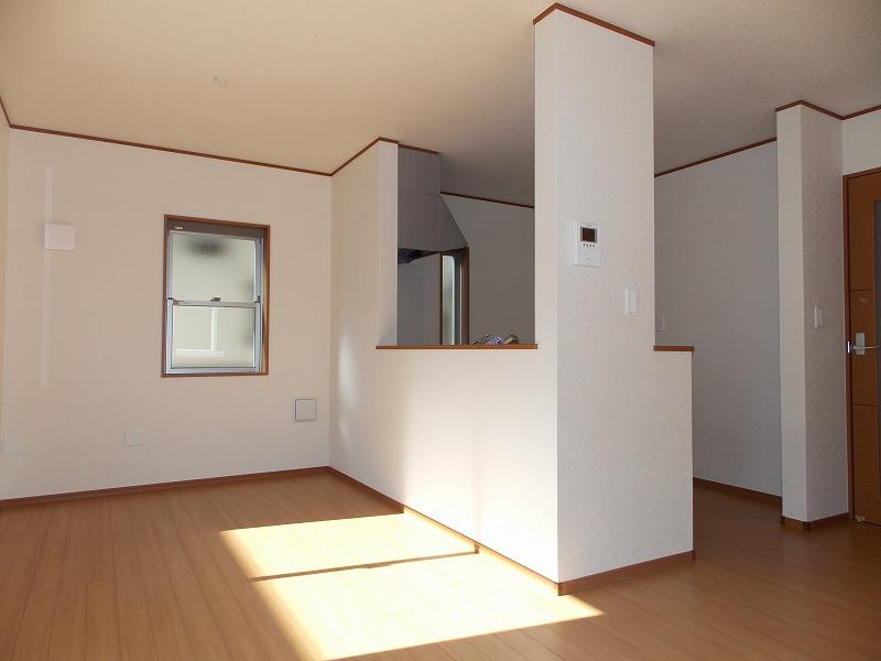 Same specifications photos (living). kitchen The entire living room overlooks over the counter