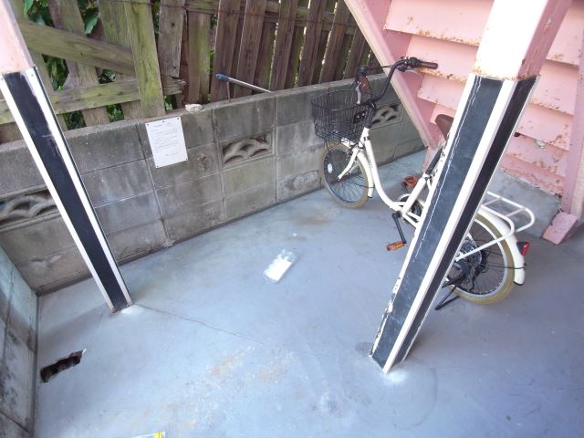 Other room space. Bicycle shed