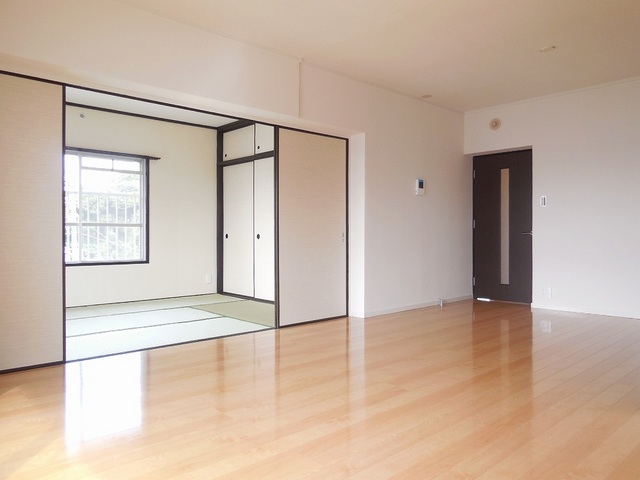 Living and room. It is LDK of bright keynote