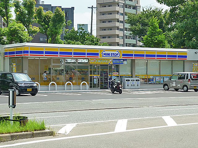 Convenience store. MINISTOP (convenience store) to 400m