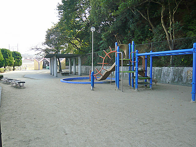 park. Kasumikeoka 250m to the park (park)