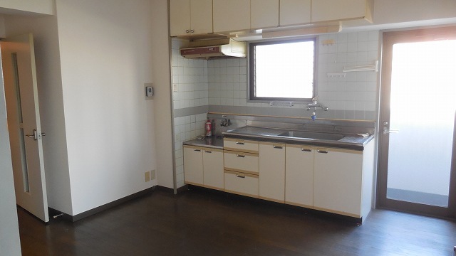 Kitchen. Spacious kitchen Also with window