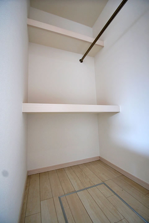 Receipt. Walk-in closet