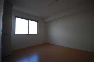 Other room space. image