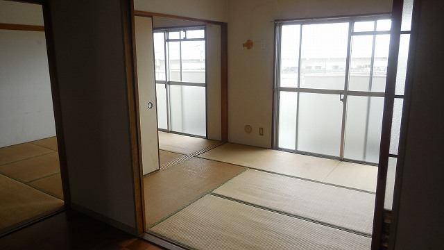 Other room space. Bright