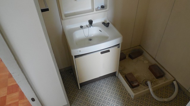 Washroom. Indoor Laundry Washroom