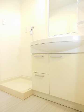 Other room space. This basin dressing room ~