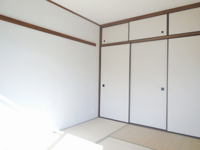 Living and room. It is a beautiful Japanese-style room