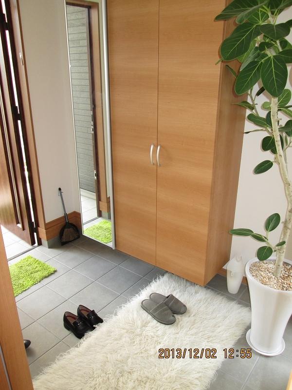 Entrance. Local (12 May 2013) Shooting