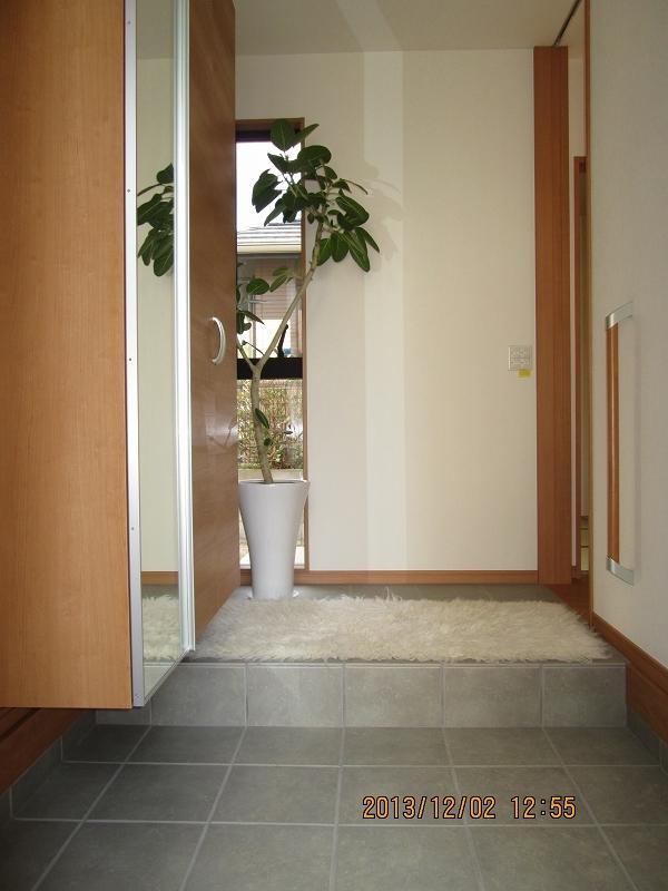 Entrance. Local (12 May 2013) Shooting