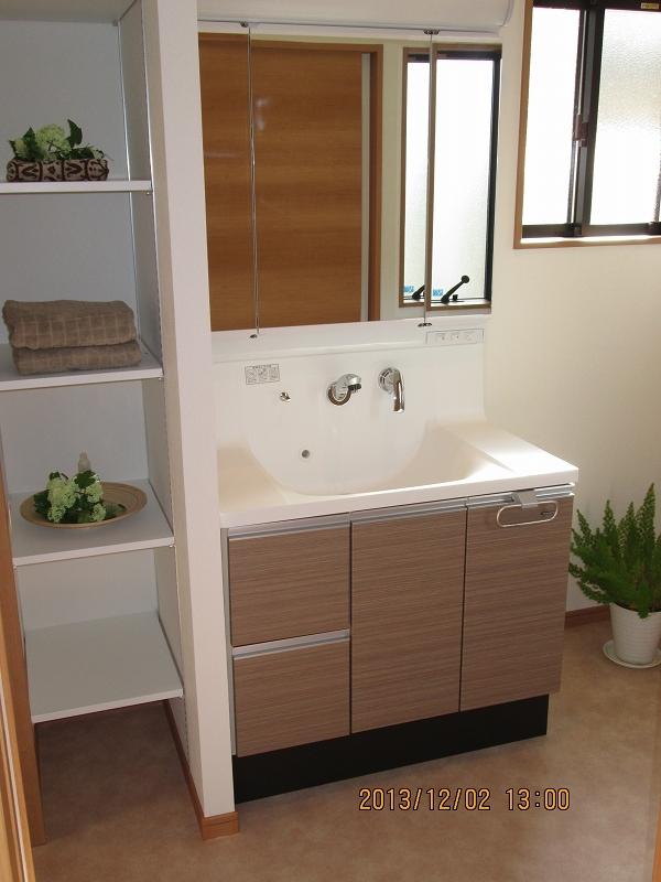 Wash basin, toilet. Indoor (12 May 2013) Shooting