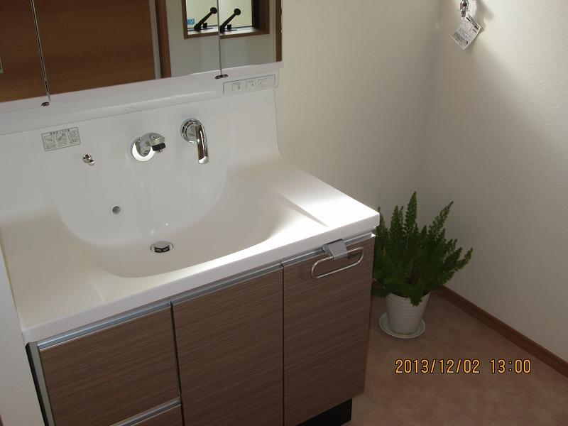 Wash basin, toilet. Indoor (12 May 2013) Shooting