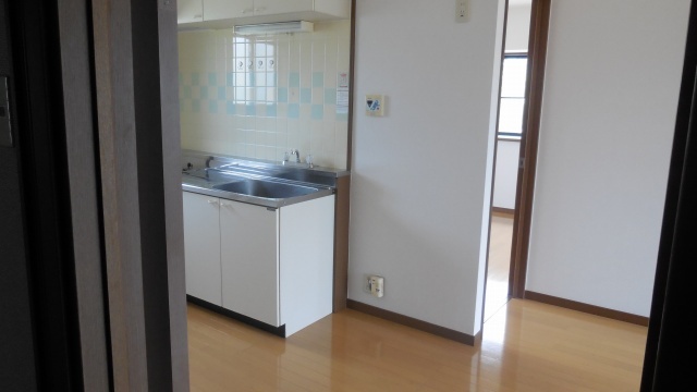 Living and room. Watch the figure to cook for his wife from the bedroom