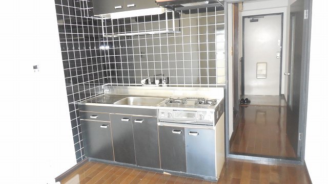 Kitchen. Two-burner stove with kitchen