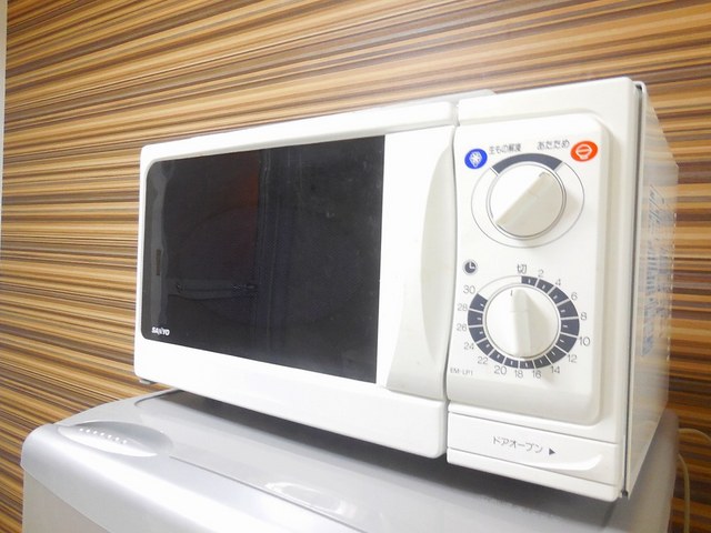 Other room space. Also comes with a range