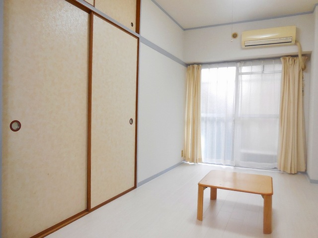 Living and room. Storage also enhance