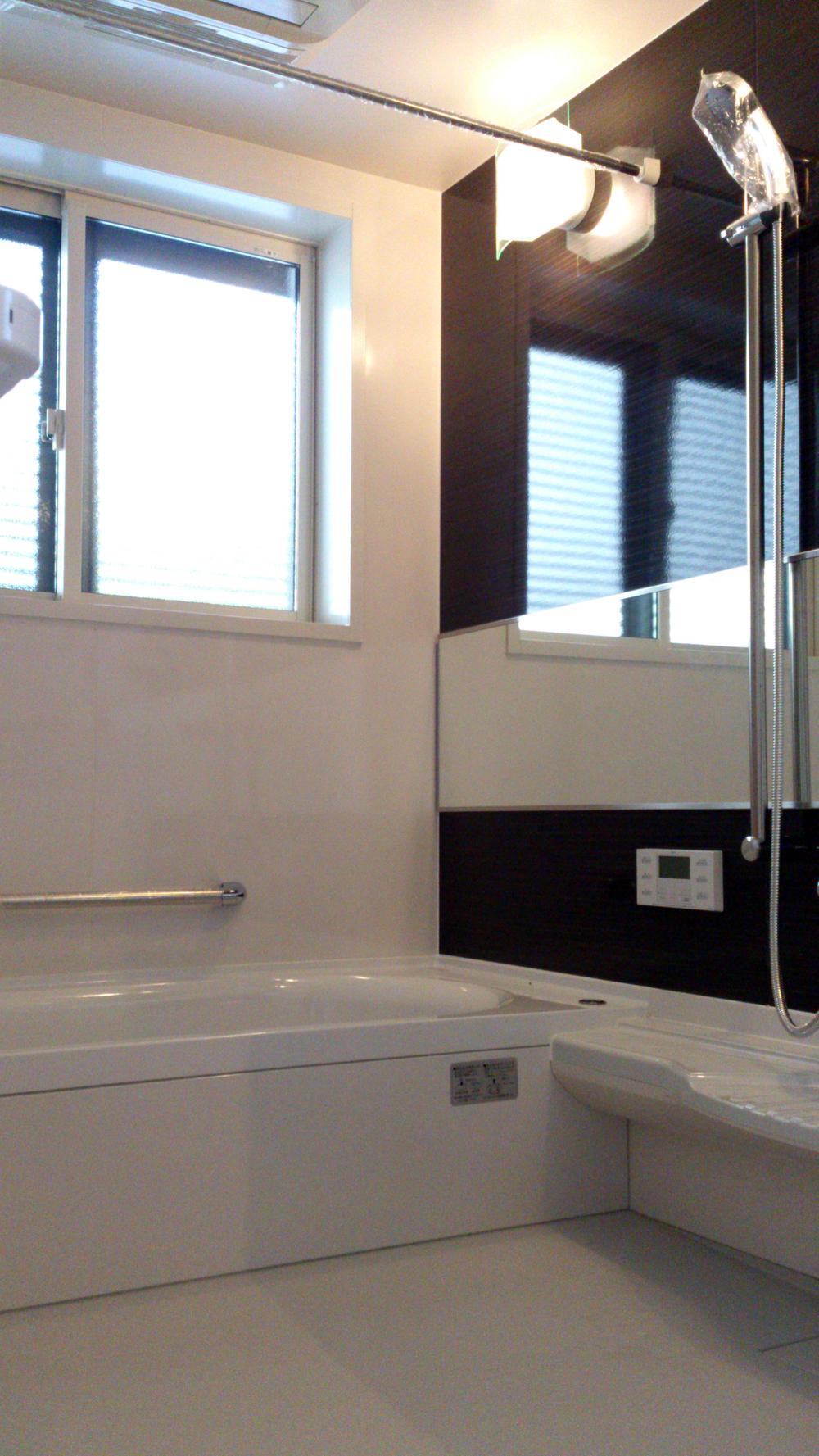 Bathroom. Panasonic Kokochino [Thermal Environment Energy-saving measures grade 4 Correspondence] Rakupikafuroa Less likely to scratch luck, Easy to dry the floor.