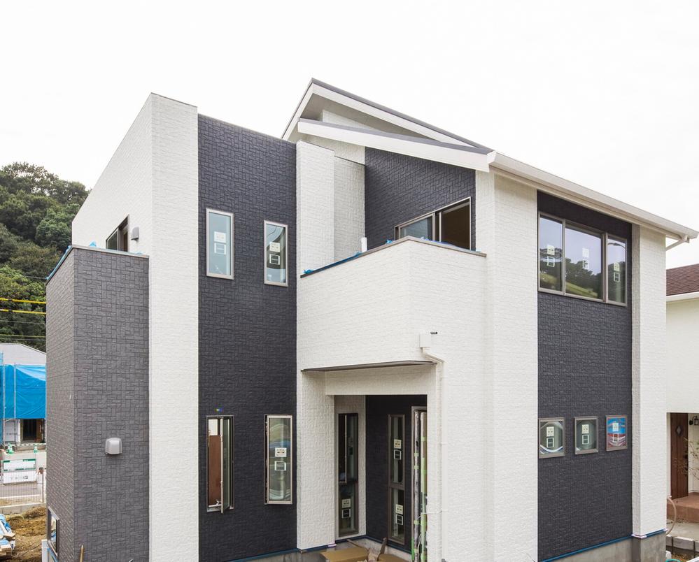 Local appearance photo. Southeast lighting! A house with a huge blow