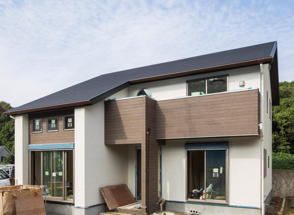 Local appearance photo. A house with a library gallery