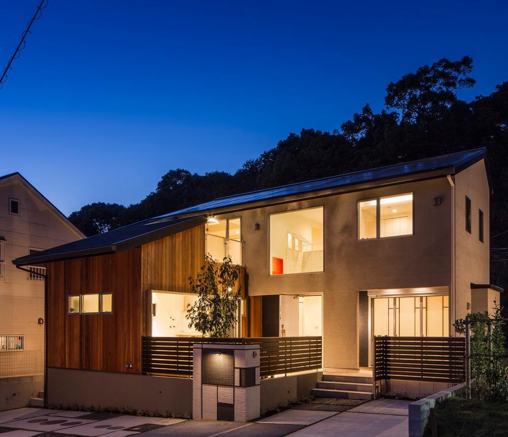 exhibition hall / Showroom. We have you visit a lot of people, Enjoy the discovery and excitement, I am happy if I get a image of the peace at the time lived !!