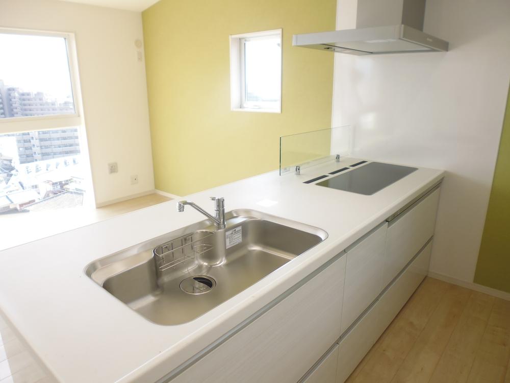 Kitchen. Counter kitchen the conversation is lively