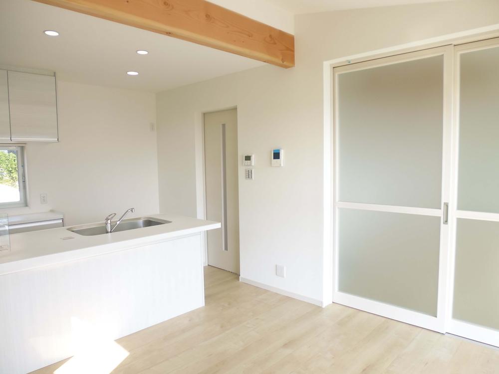 Living. The free space development by opening and closing the door