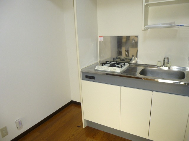 Kitchen. 1-neck with stove! Little in the kitchen next to, Space Available