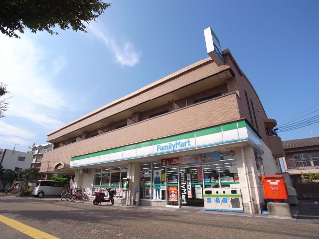 Convenience store. 140m to Family Mart (convenience store)