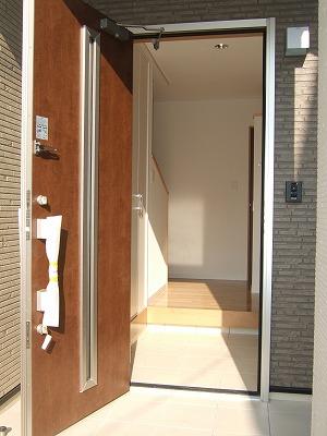 Entrance. Spacious entrance