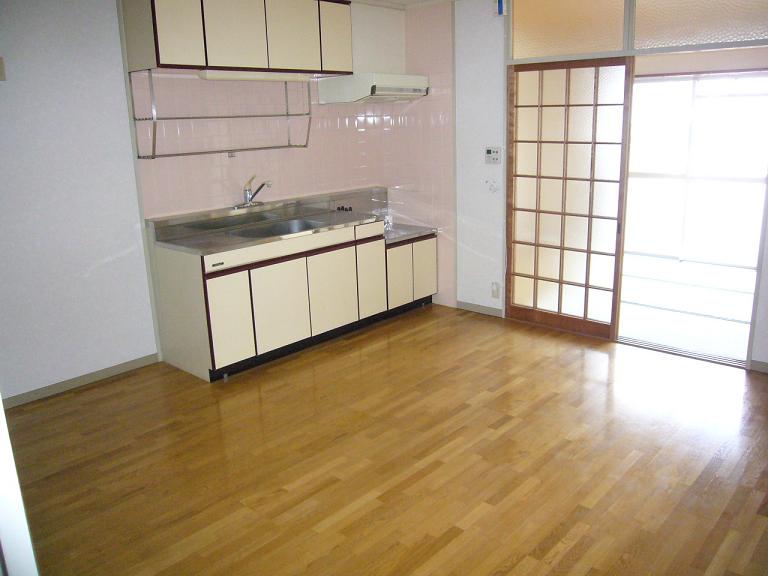Kitchen. Kitchen space! ! 