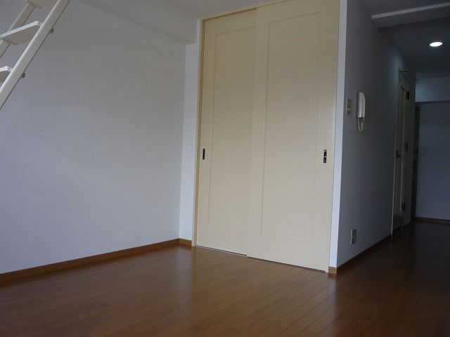 Other room space. Receipt