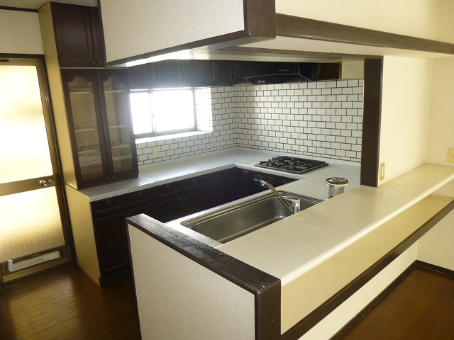 Kitchen. This kitchen is not quite! ! Easy-to-use kitchen