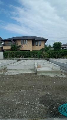 Local appearance photo. Exterior (2013 October 11, 2008)