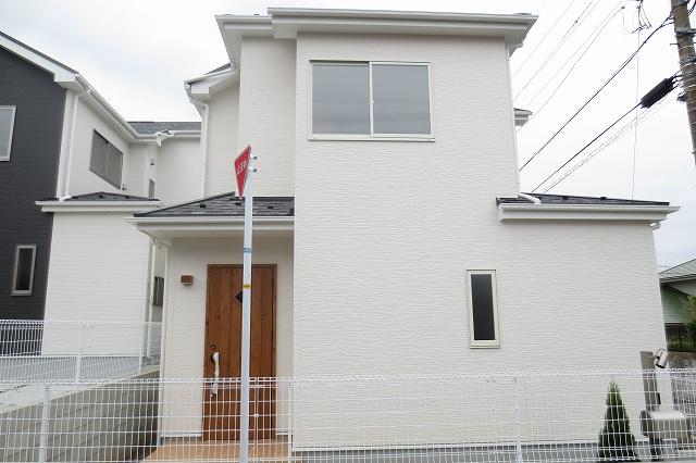 Local appearance photo. Car space 2 cars!