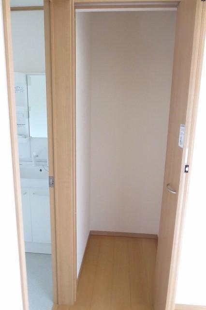 Receipt. There is housed in the foyer next to!