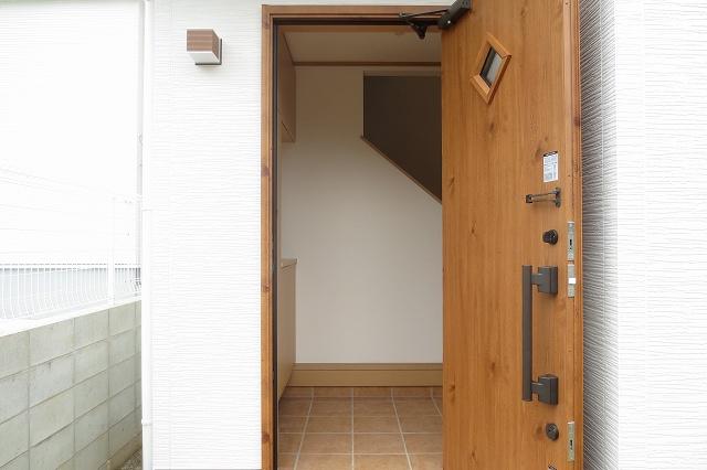 Entrance. Local (10 May 2013) Shooting