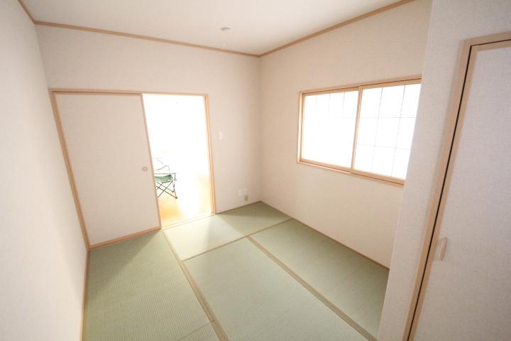 Non-living room. Local (12 May 2013) Shooting