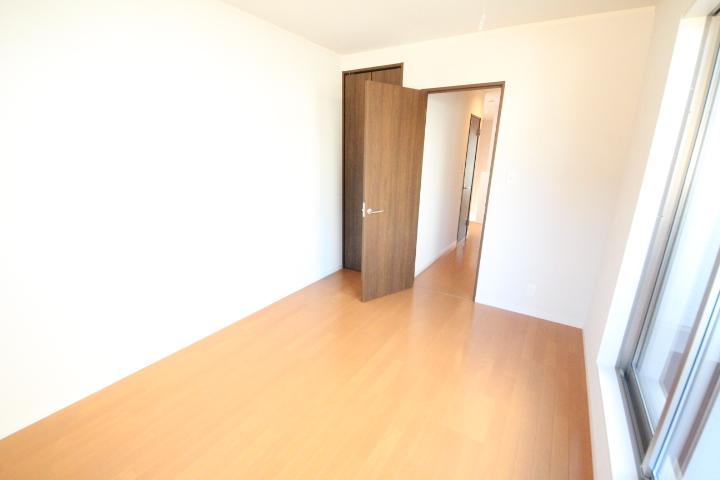 Non-living room. Local (12 May 2013) Shooting