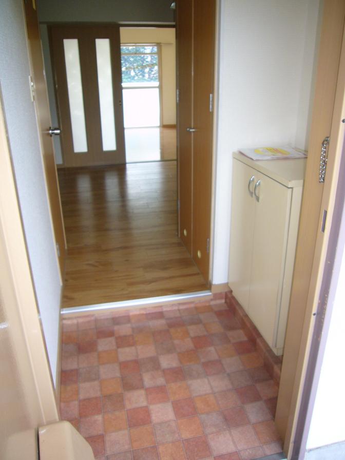 Entrance. Entrance shoes BOX Yes 1