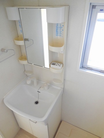 Other room space. It is a wash basin with Shandore