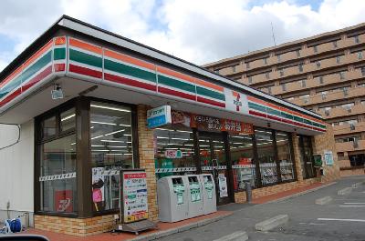 Convenience store. 950m to Seven-Eleven (syngeneic) (convenience store)
