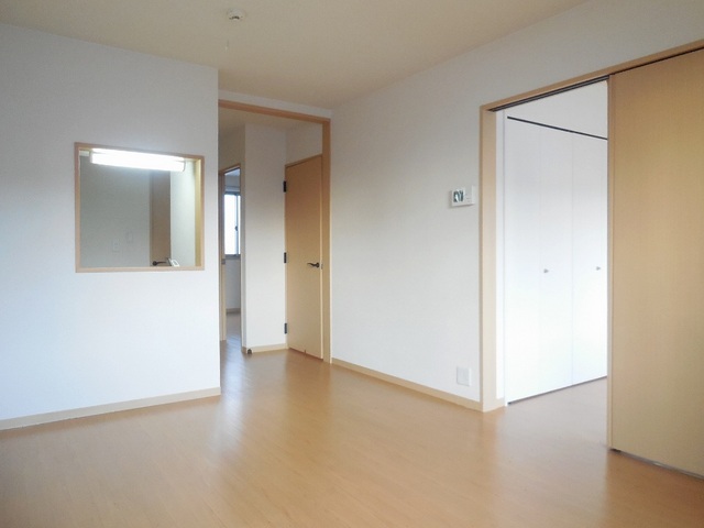 Living and room. Bright flooring