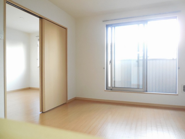 Living and room. Living is very bright