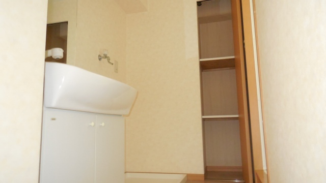 Receipt. There are washroom storage